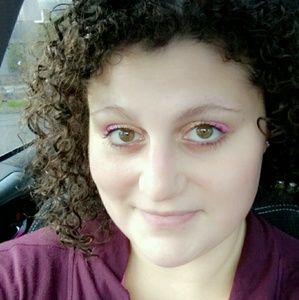 Meet your Posher, Hilary